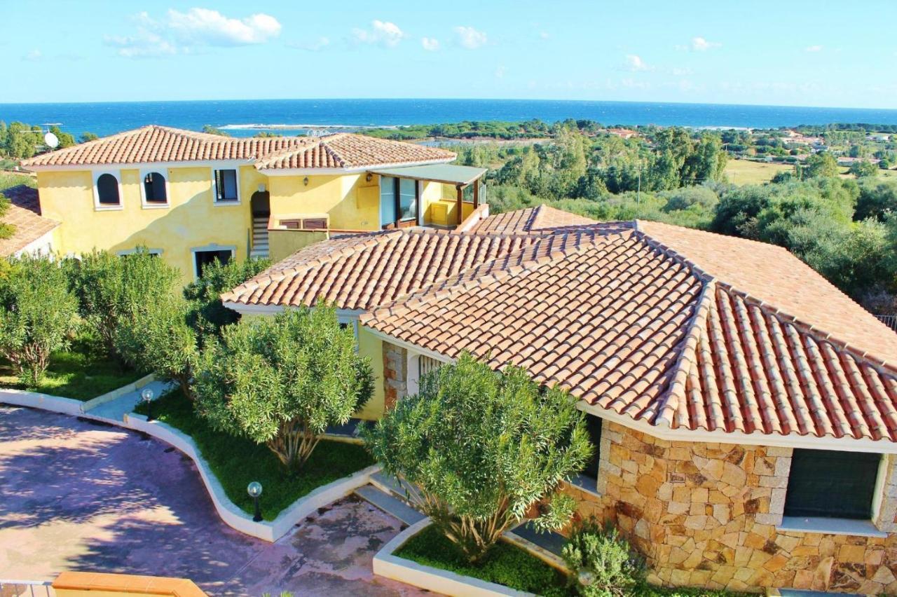 Oleandri Rossi Villa Tanaunella Esterno foto