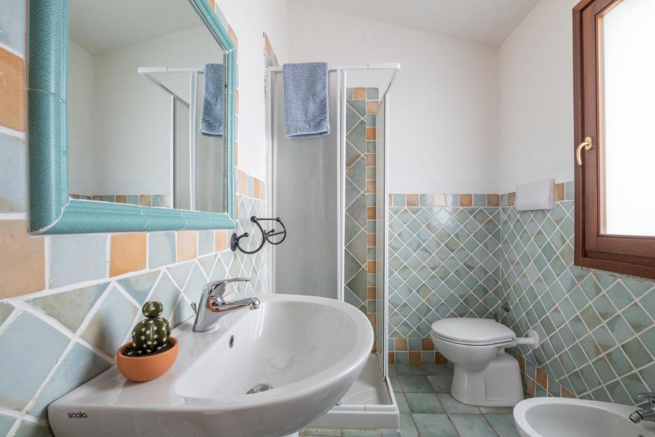 Oleandri Rossi Villa Tanaunella Esterno foto