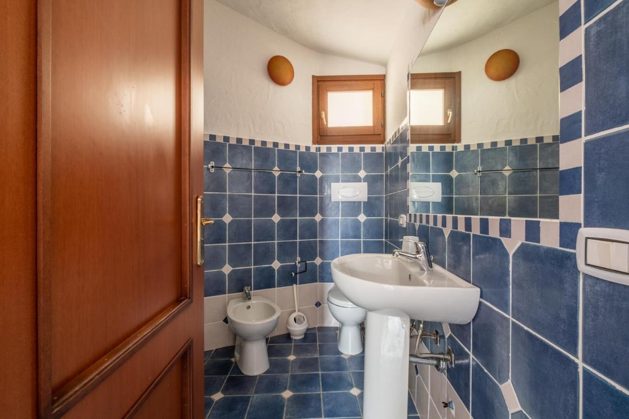 Oleandri Rossi Villa Tanaunella Esterno foto