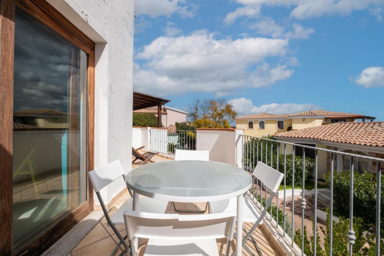 Oleandri Rossi Villa Tanaunella Esterno foto