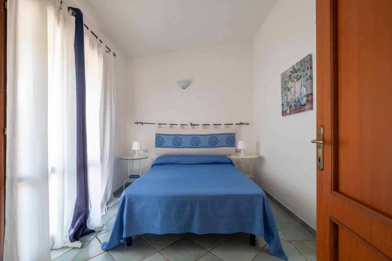 Oleandri Rossi Villa Tanaunella Esterno foto