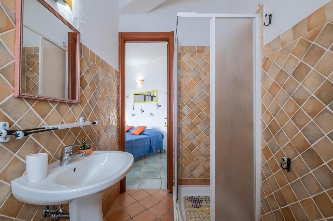 Oleandri Rossi Villa Tanaunella Esterno foto